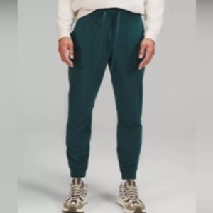 Lululemon sweat jogger green size small - perfect for st. Patrick’s day